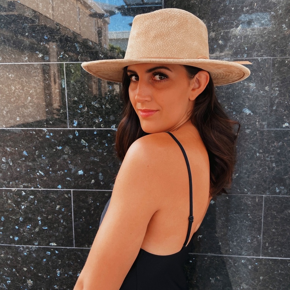 Meet your Posher, Devin